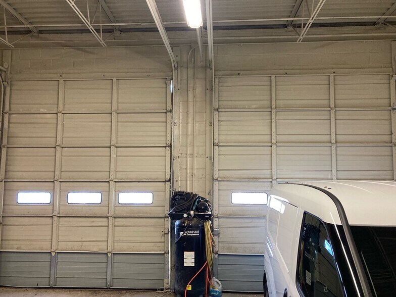 More Photos Of 61 Cunningham Ave, Hamilton Light Manufacturing For Sale