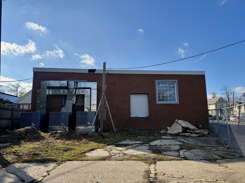 More Photos Of 292 E Smith St, Woodbridge Warehouse For Sale