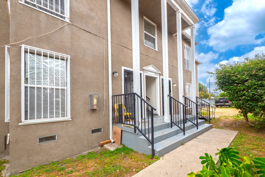 More Photos Of 1931 W 35th Pl, Los Angeles Apartments For Sale