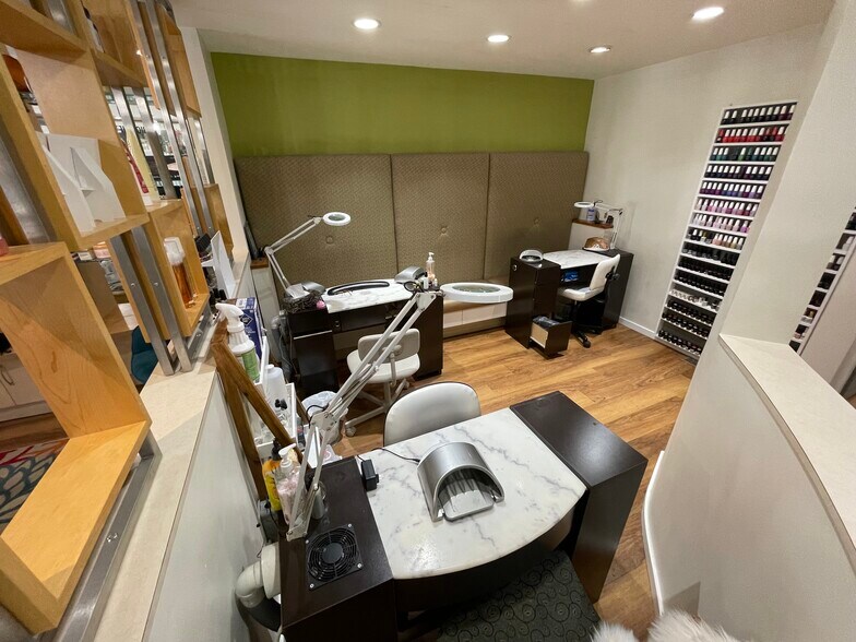 More Photos Of 598 Corydon Av, Winnipeg General Retail For Sale