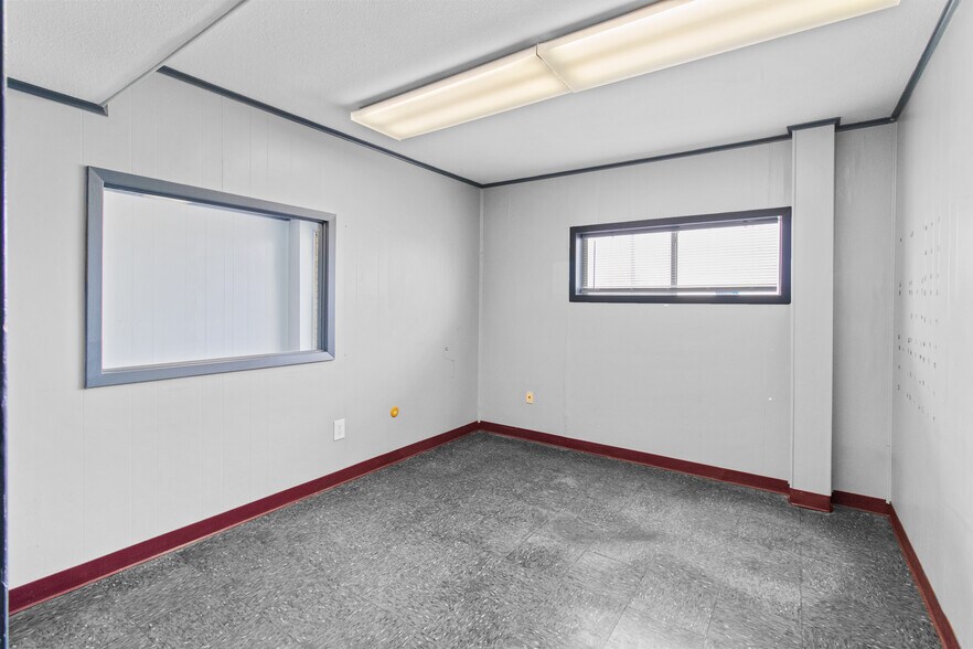 More Photos Of 6719 E Highway 332, Freeport Industrial For Sale