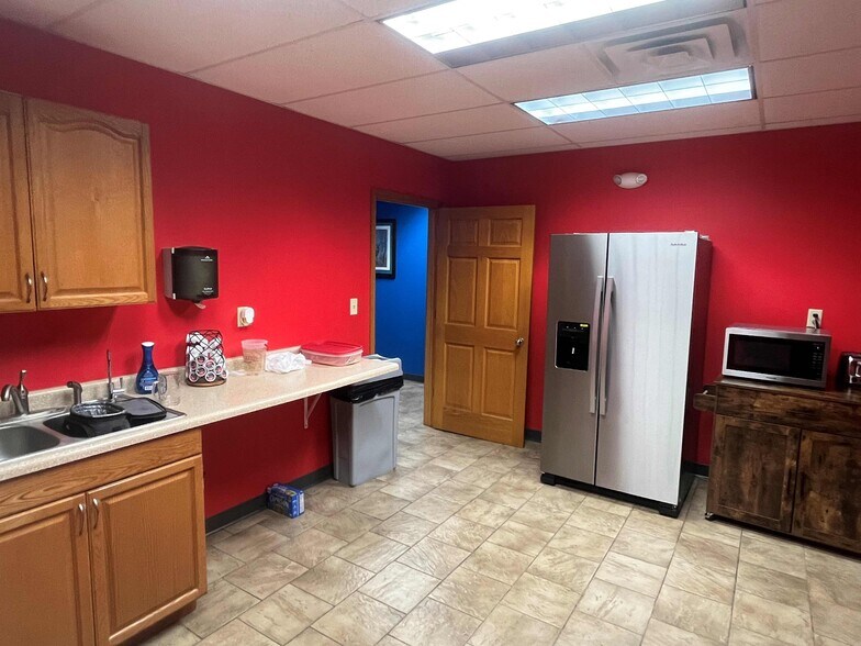 More Photos Of 7201 Mount Vernon Rd SE, Cedar Rapids Flex For Lease