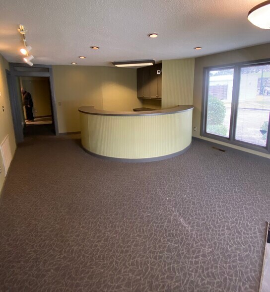 More Photos Of 1429 Weatherly Rd, Huntsville Medical For Lease