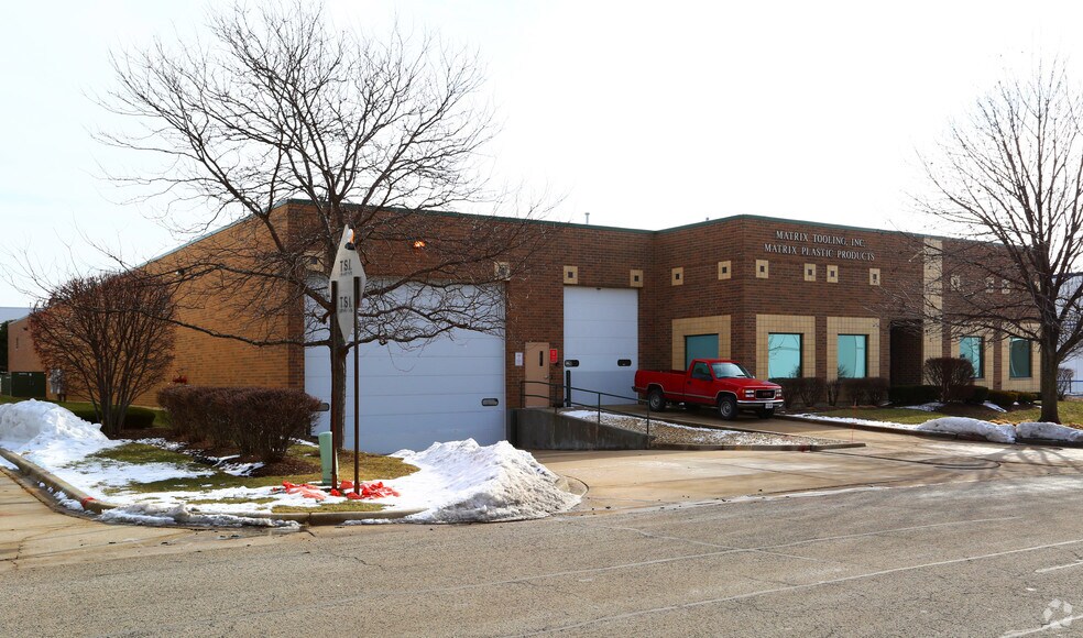 More Photos Of 949 Aec Dr, Wood Dale Warehouse For Sale