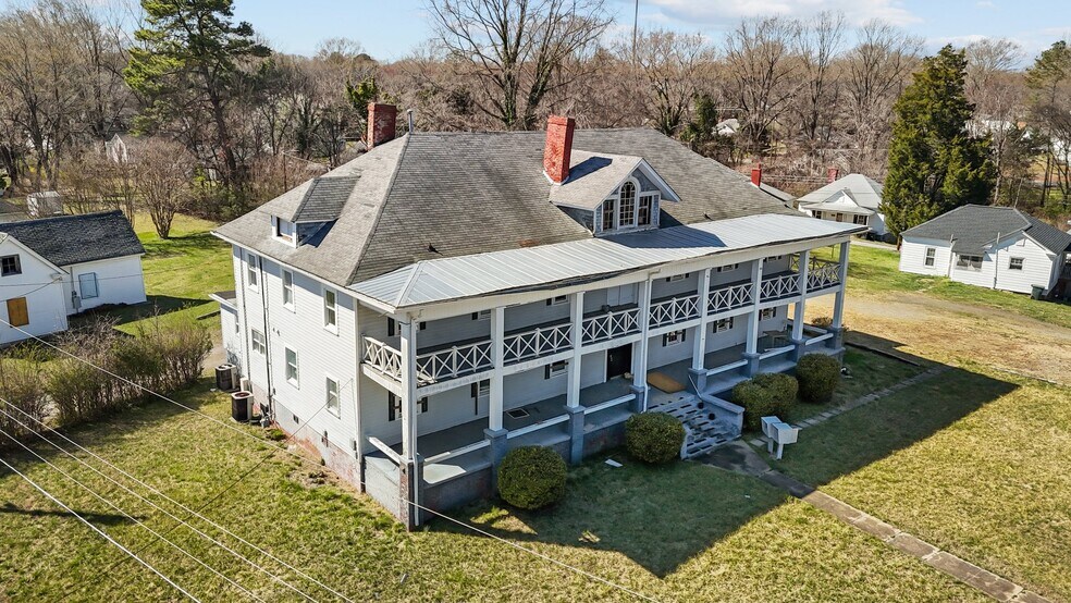 More Photos Of 421 Vine St, Eden Hotel For Sale