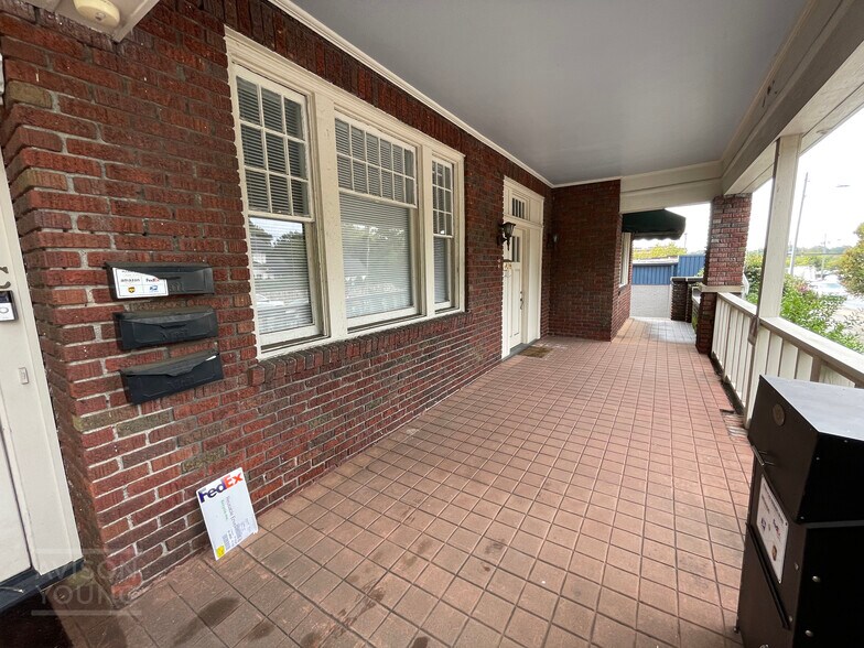 More Photos Of 312 Rutherford St, Greenville Office Residential For Lease