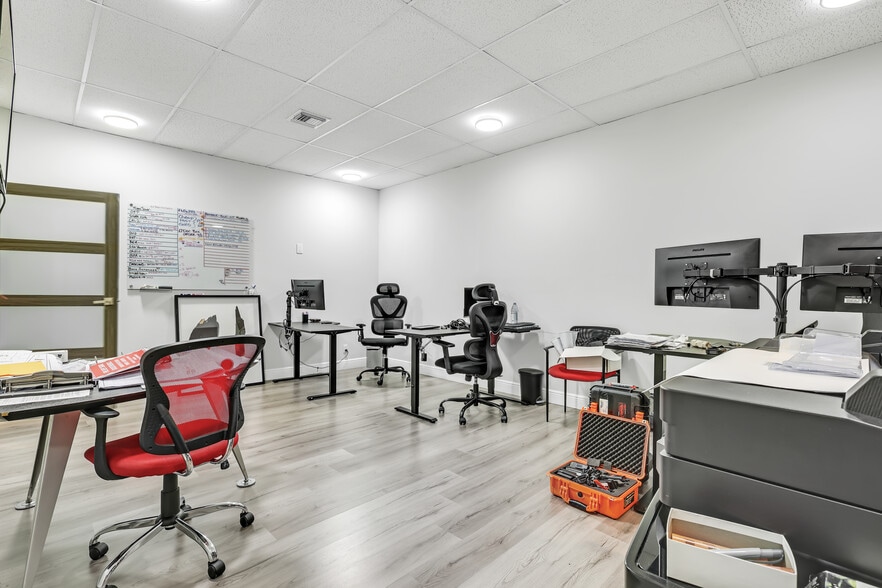 More Photos Of 3650 Coral Ridge Dr, Coral Springs Light Manufacturing For Sale