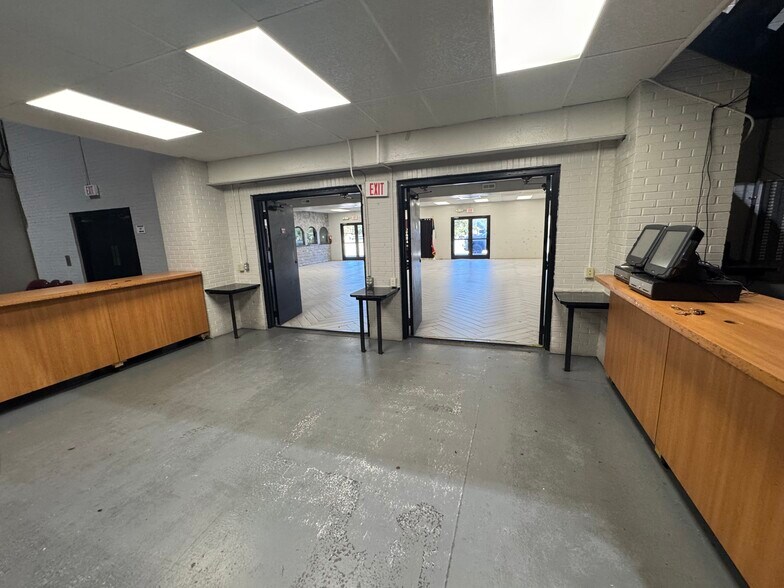 More Photos Of 10408 State Highway 64 E, Tyler Theater Concert Hall For Sale