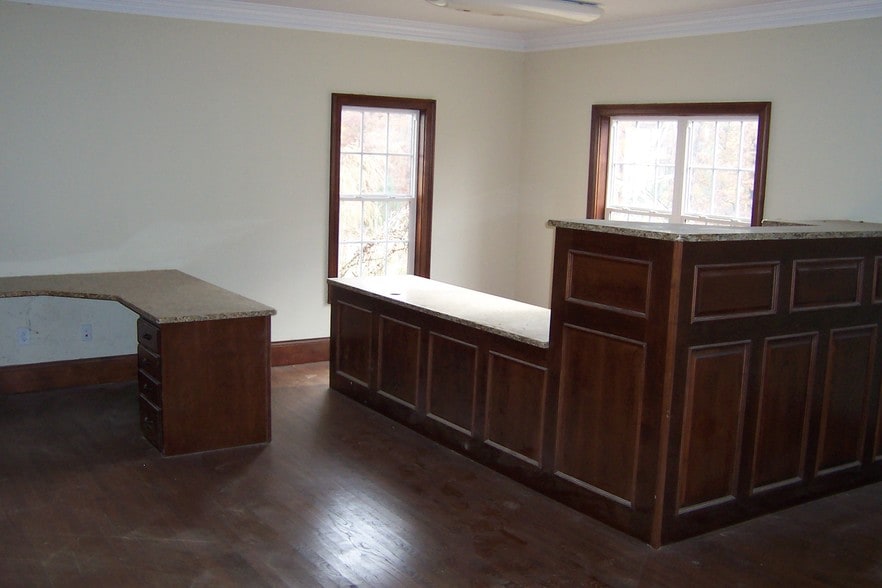 More Photos Of 259 N Price Rd, Buford Flex For Sale