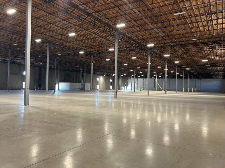 More Photos Of 7461 Metro Air Pky, Sacramento Warehouse For Lease