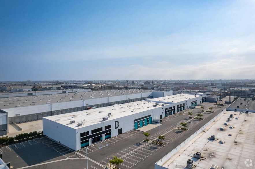 More Photos Of 2445-2460 E 12th St, Los Angeles Unknown For Lease