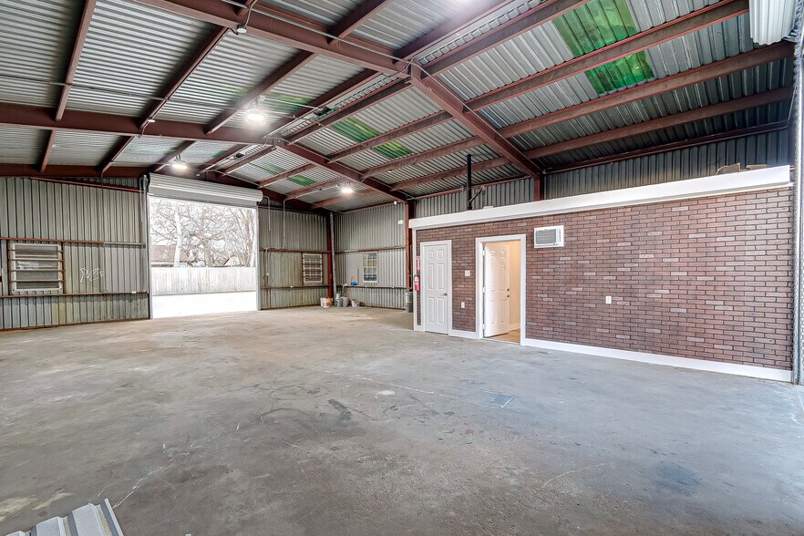 More Photos Of 1110 Central St, Houston Warehouse For Lease