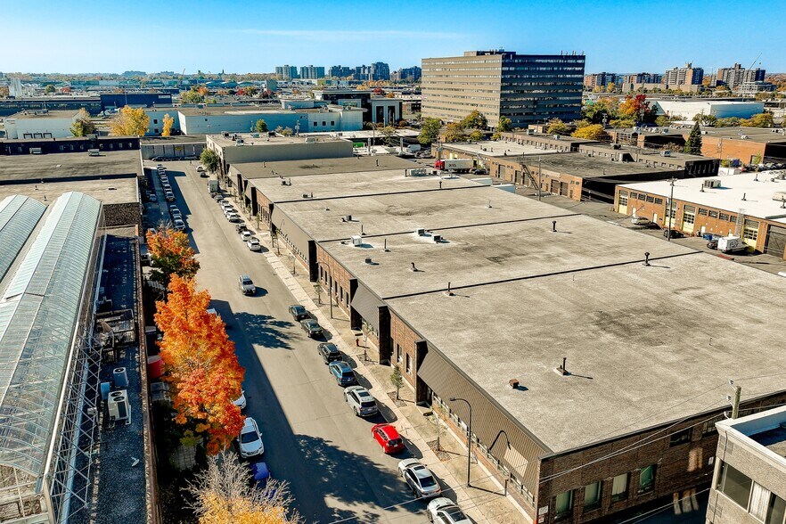 More Photos Of 1493-1517 Rue Antonio-Barbeau, Montréal Distribution For Lease