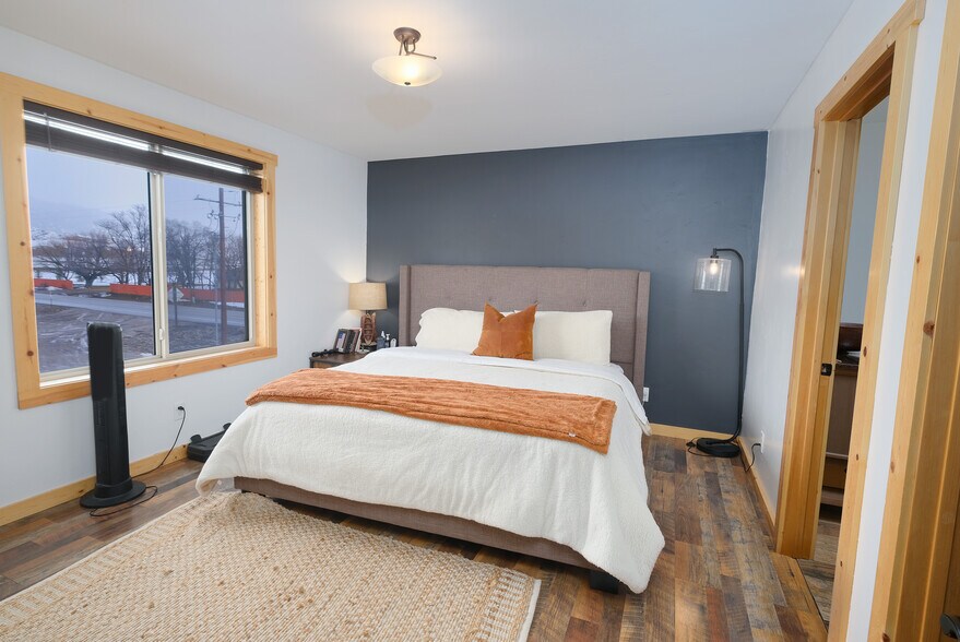 More Photos Of 23 Late September ln, Swan Valley Service For Sale