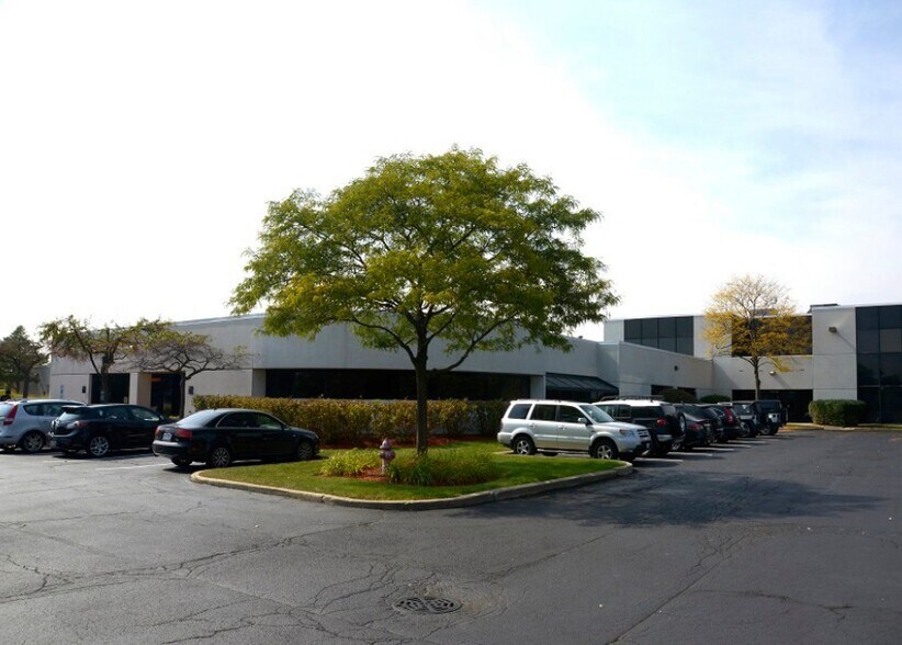 More Photos Of 105-195 W Central Rd, Schaumburg Loft Creative Space For Lease