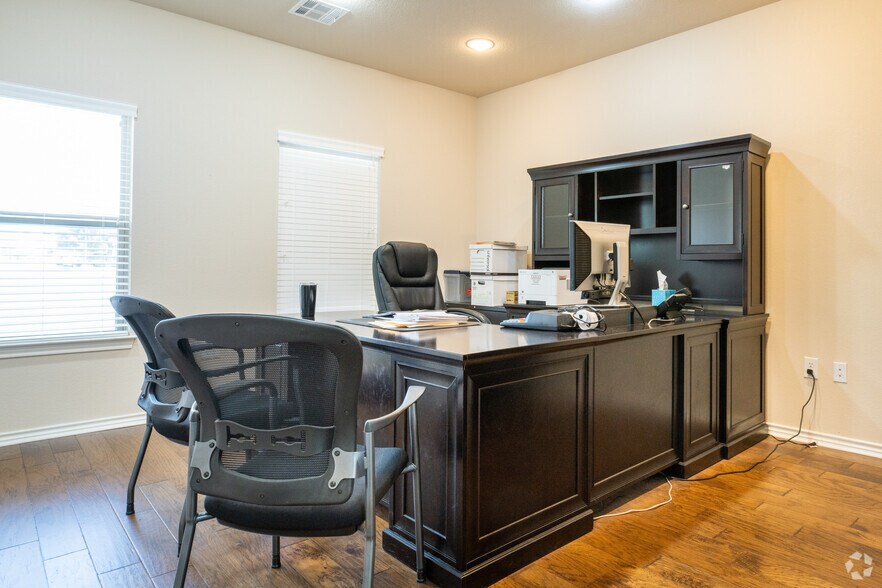 More Photos Of 1464 E Whitestone Blvd, Cedar Park Unknown For Lease