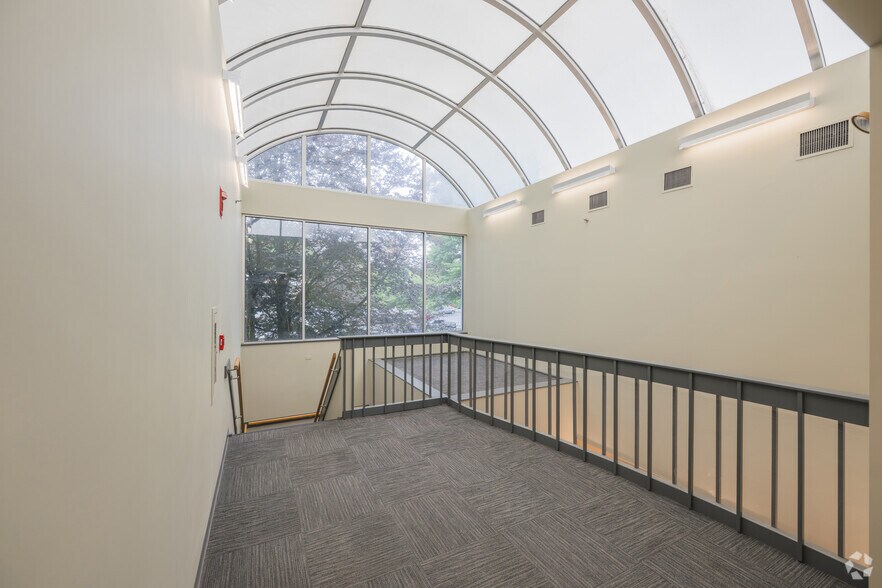 More Photos Of 49 State Rd, North Dartmouth Medical For Lease