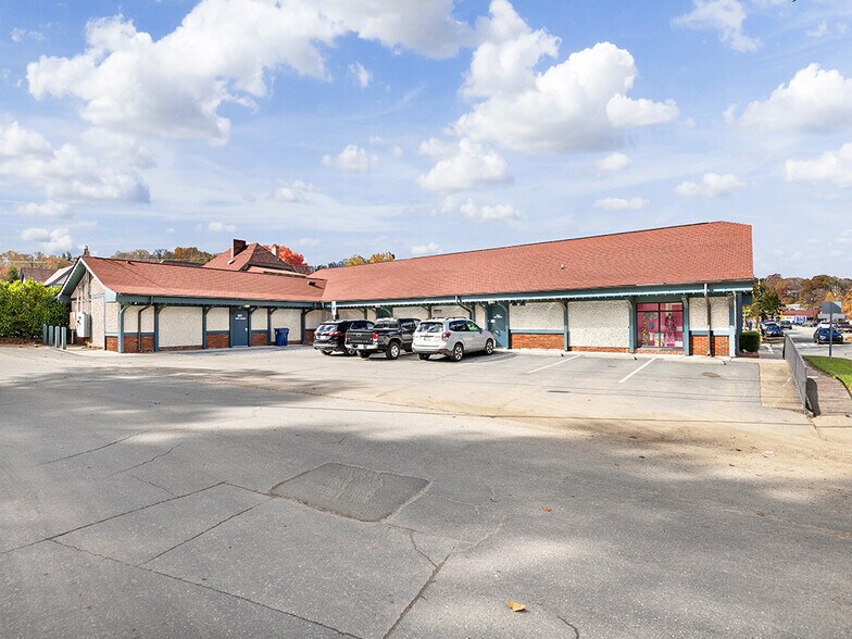 More Photos Of 1 All Souls Crescent, Asheville Freestanding For Lease
