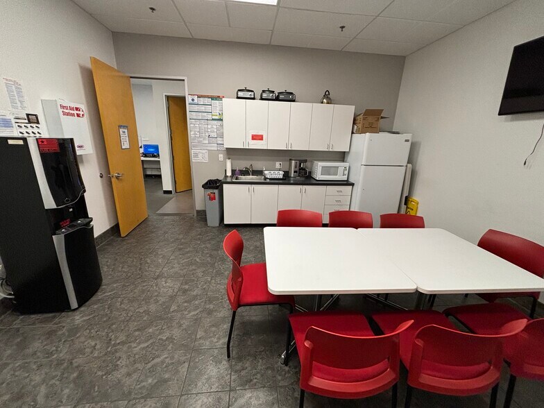 More Photos Of 6425 S Jones Blvd, Las Vegas Distribution For Lease