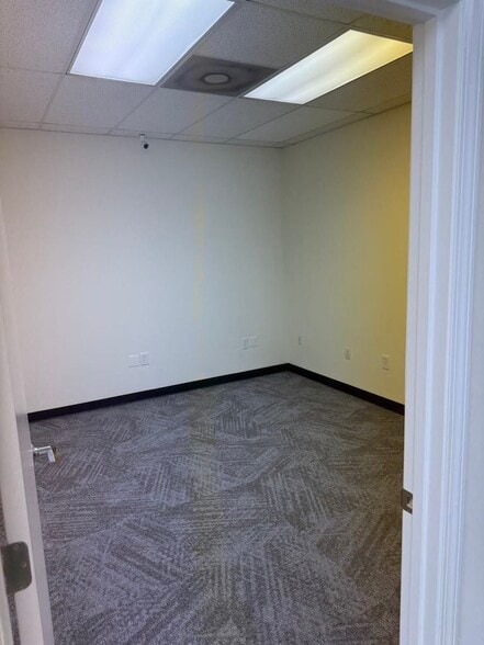 More Photos Of 330-344 Springhill Farm Rd, Fort Mill Light Distribution For Sale