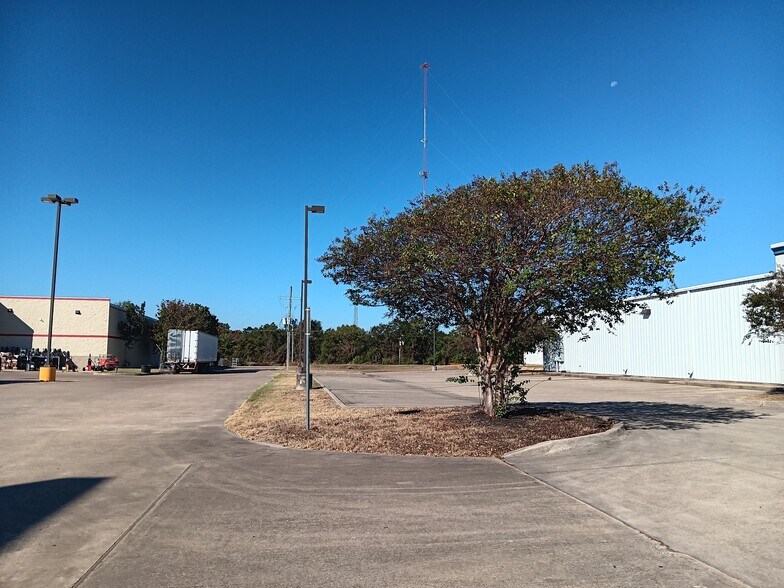 More Photos Of 9230 N Highway 6, Navasota Freestanding For Sale