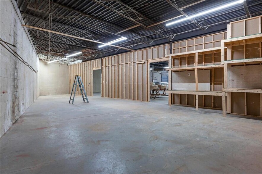 More Photos Of 306 US 123 Byp, Seneca Manufacturing For Lease