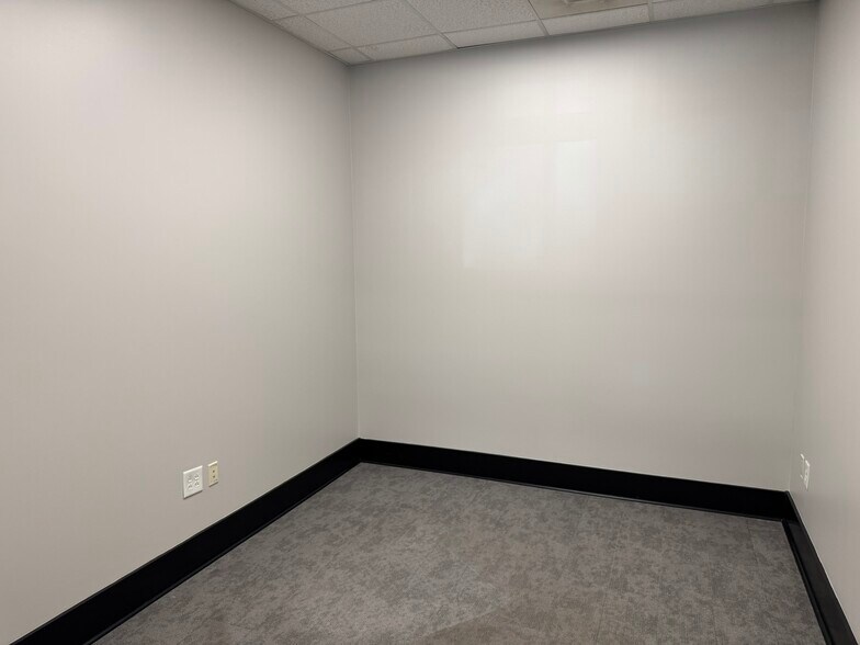 More Photos Of 115 E Park Ave, Charlotte Office Residential For Lease