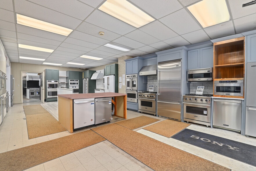 More Photos Of 441 Commerce St, Hawthorne Freestanding For Sale