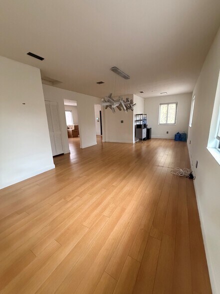 More Photos Of 1385 NW 15th St, Miami Office For Lease