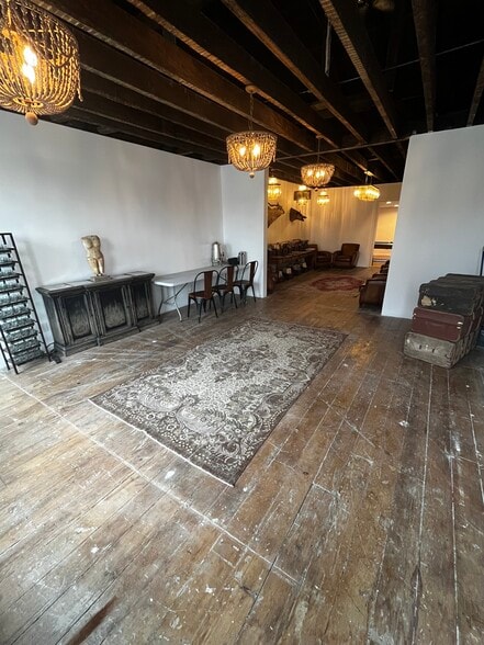 More Photos Of 610 E Market St, Louisville Freestanding For Sale