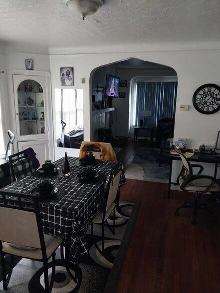 More Photos Of 1747 Catalpa Rd, Cleveland Apartments For Sale