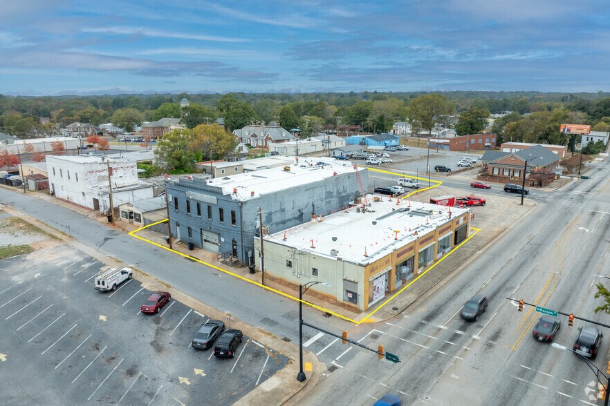 More Photos Of 200 W Benson St, Anderson Bar For Lease