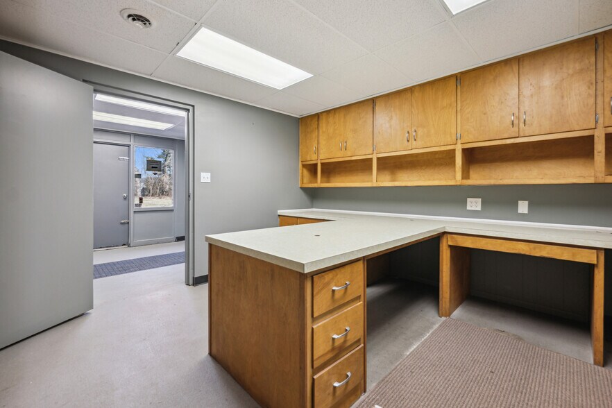 More Photos Of 15 Walnut St, Coshocton Warehouse For Sale