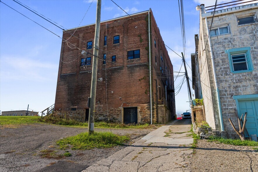 More Photos Of 127-131 W Market St, Cadiz Storefront Retail Residential For Sale