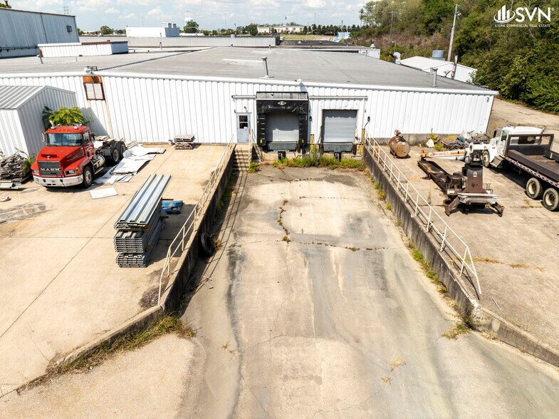 More Photos Of 695 N Main St, Winchester Industrial For Sale