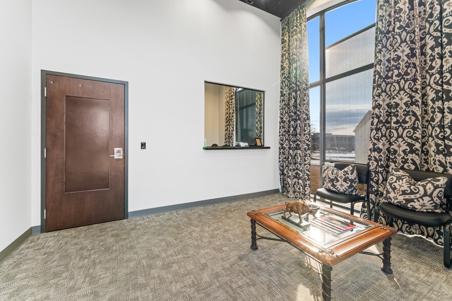 More Photos Of 3945 N Vantage Dr, Fayetteville Office For Sale