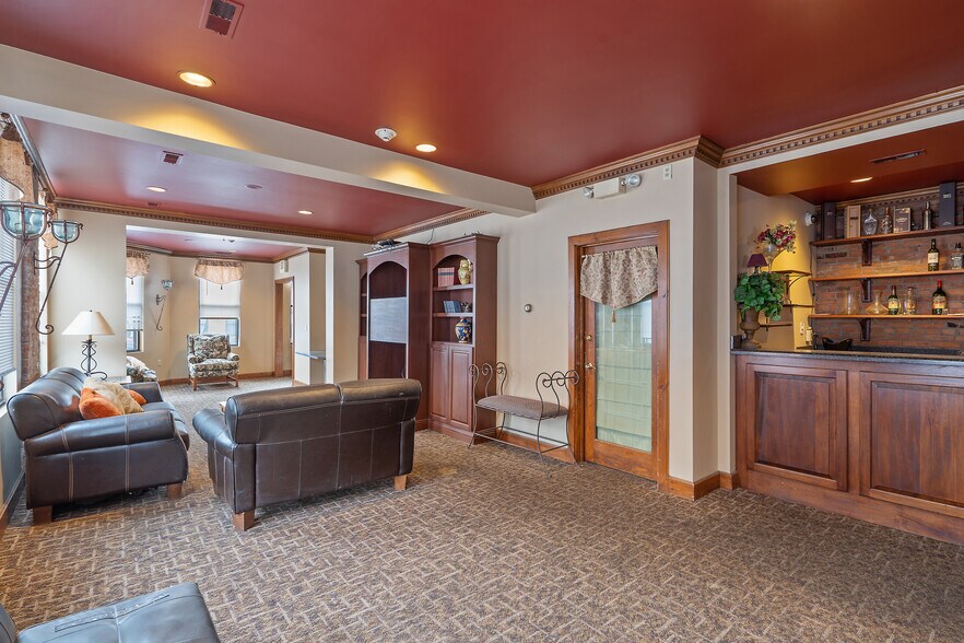 More Photos Of 700 N Salina St, Syracuse Restaurant For Sale