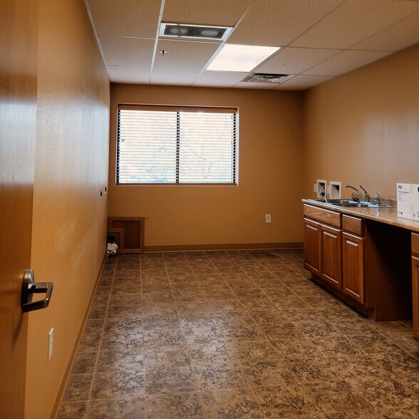 More Photos Of Dell Range Blvd & Grandview Ave, Cheyenne Flex For Lease