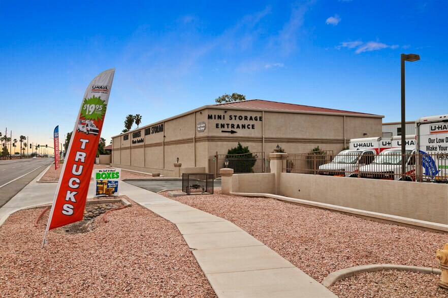 More Photos Of 13551 W Glendale Ave, Glendale Self Storage For Sale