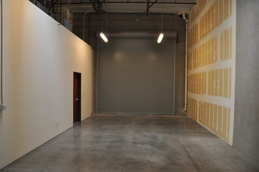 More Photos Of 3855 E Patrick Ln, Las Vegas Warehouse For Lease