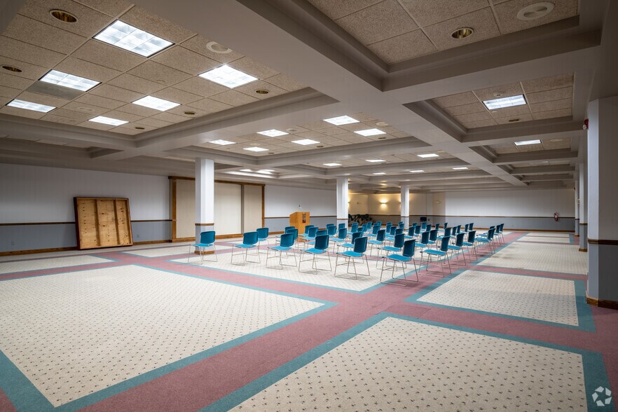 More Photos Of 500 Craig Rd, Manalapan Township Office For Lease