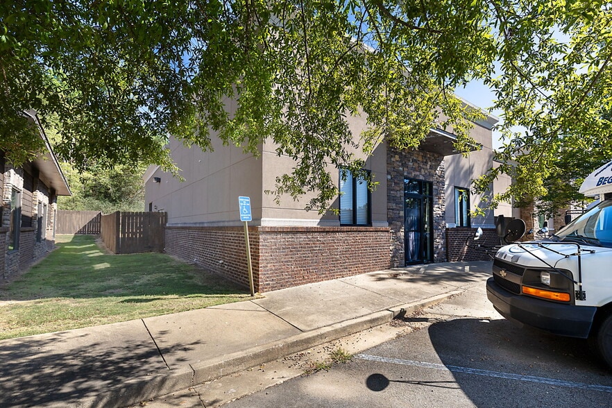 More Photos Of 7830 Veterans Pky, Columbus Office For Sale