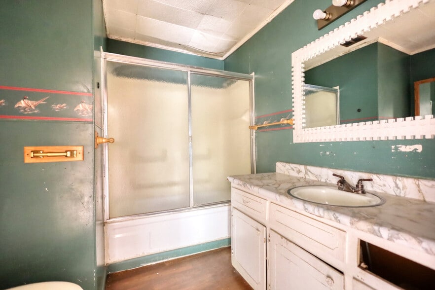 More Photos Of 510 S Camellia Blvd, Fort Valley Convenience Store For Sale