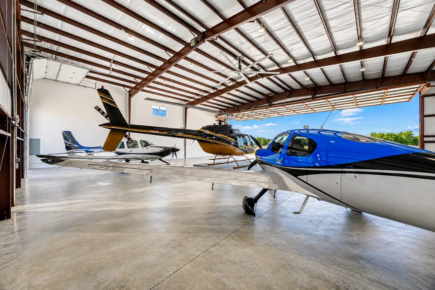 More Photos Of 3000 Westcourt rd, Denton Airplane Hangar For Sale