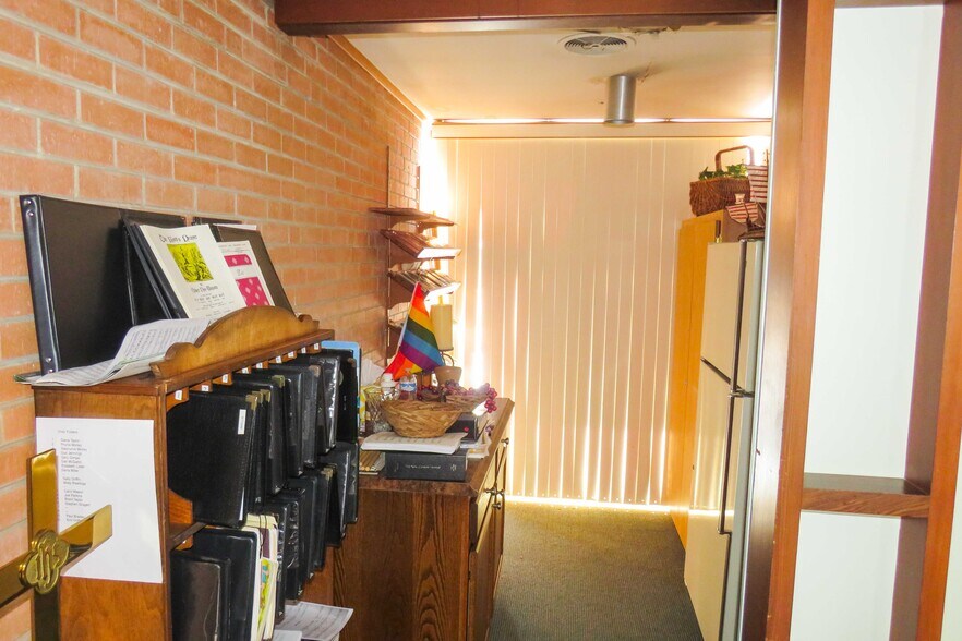 More Photos Of 1245 S Fabrique Dr, Wichita Flex For Sale