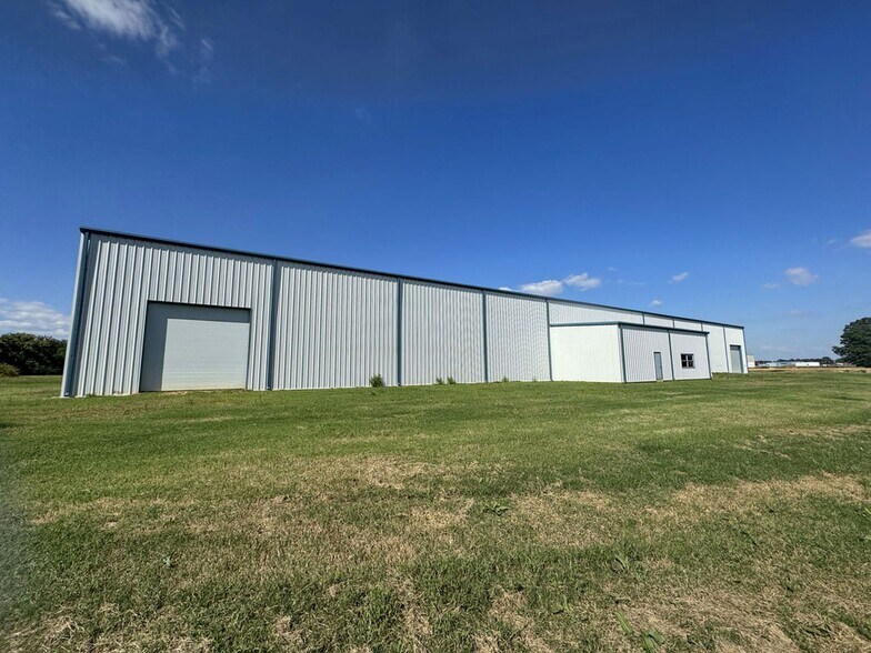 More Photos Of 369 Enterprise Dr, Batesville Industrial For Sale