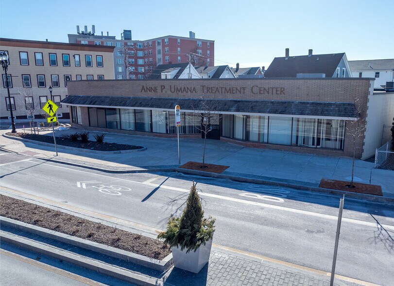 Primary Photo Of 173 Chelsea St, Everett Medical For Sale