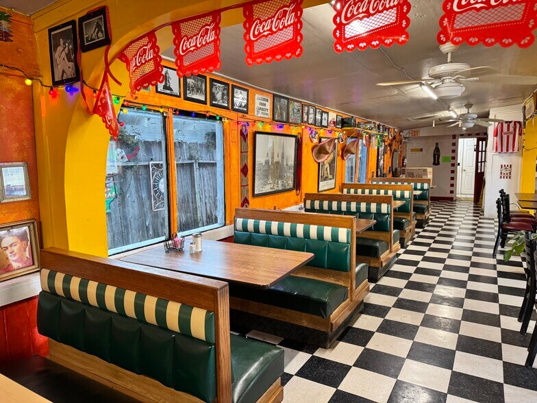 More Photos Of 703 S 75th St, Houston Restaurant For Sale