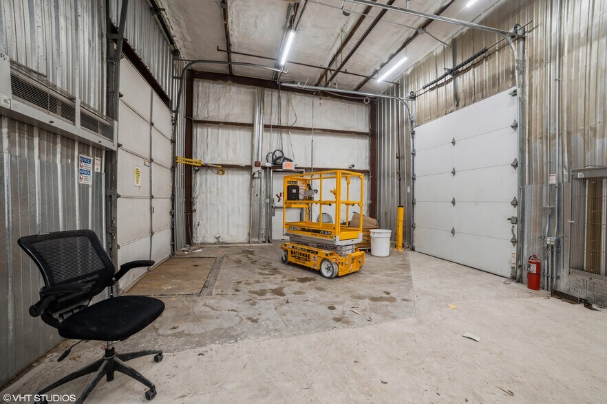 More Photos Of 740 Schneider Dr, South Elgin Manufacturing For Sale