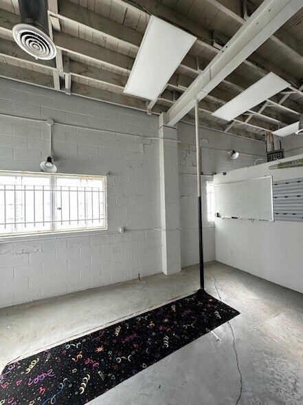 More Photos Of 9110 N Western Ave, Oklahoma City Freestanding For Lease